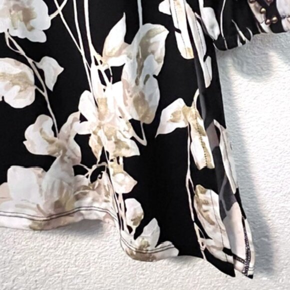 JM Collection Woman tunic, with Gold foil print accents and Studded Split-Sleeve - Picture 6 of 13